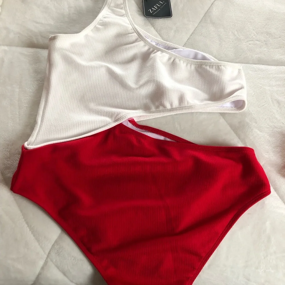 Bathingsuit one piece - Picture 2 of 4